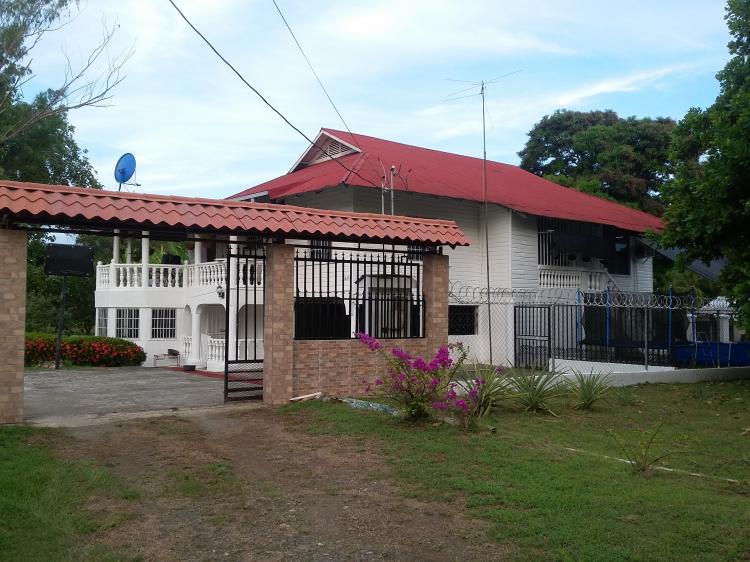 Foto Casa en Venta en Pto. Armuelles Bda. Las Palmas, Bar, Chiriqu - U$D 200.000 - CAV5898 - BienesOnLine