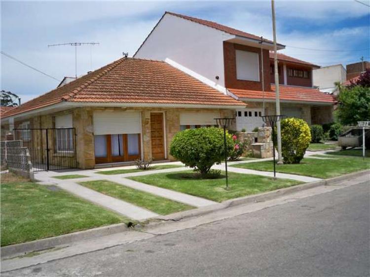 Foto Casa en Alquiler por temporada en Colinas de Peralta Ramos, Mar del Plata, Buenos Aires - CAT98646 - BienesOnLine
