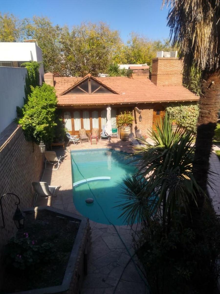 Foto Casa en Venta en Alto Dorrego, Dorrego, Mendoza - U$D 320.000 - CAV112306 - BienesOnLine