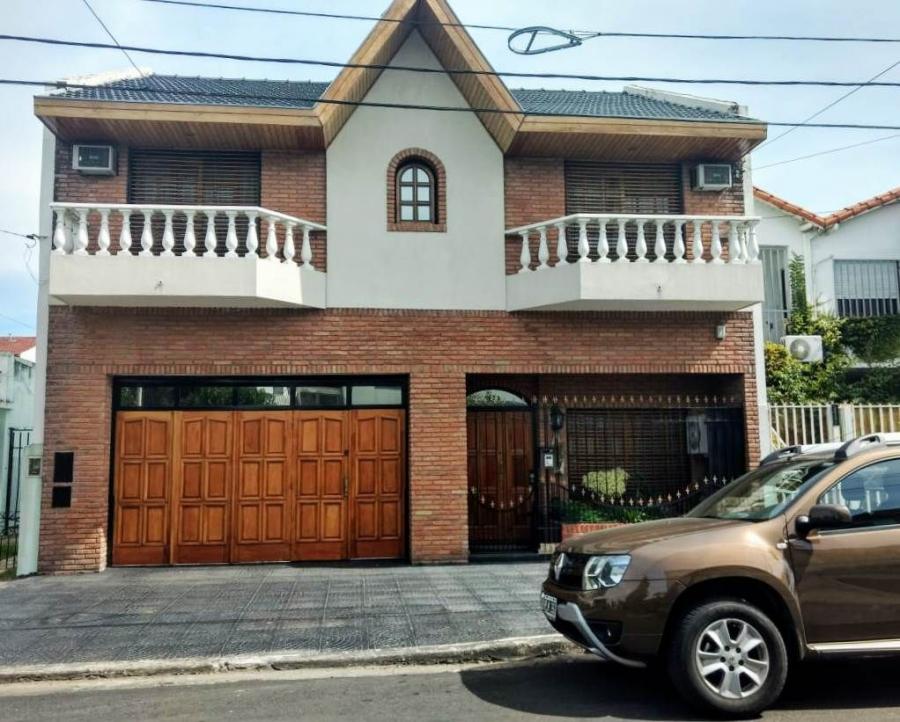 Foto Casa en Venta en Lomas del Mirador, Buenos Aires - U$D 390.000 - CAV101258 - BienesOnLine