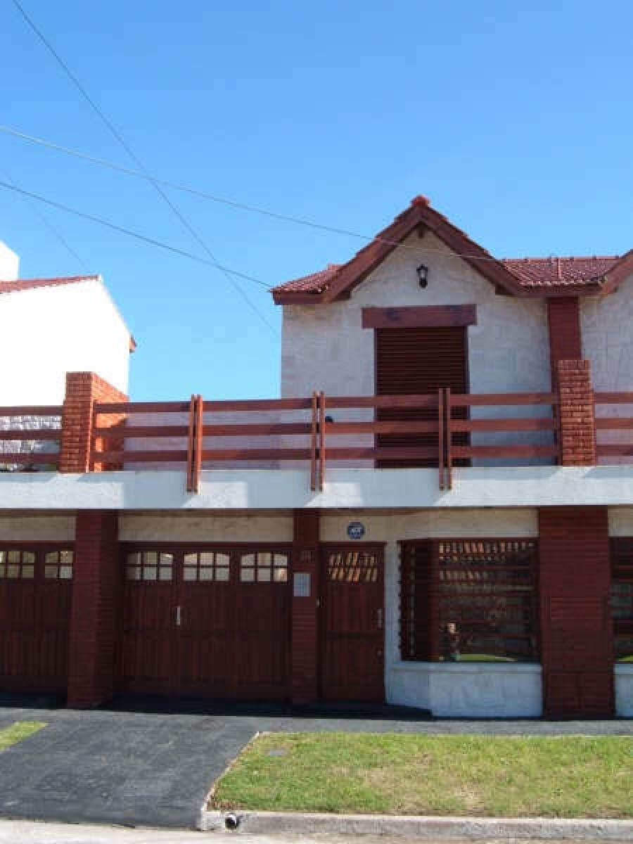 Foto Casa en Venta en Villa Primera, Mar del Plata, Buenos Aires - U$D 120.000 - CAV101340 - BienesOnLine