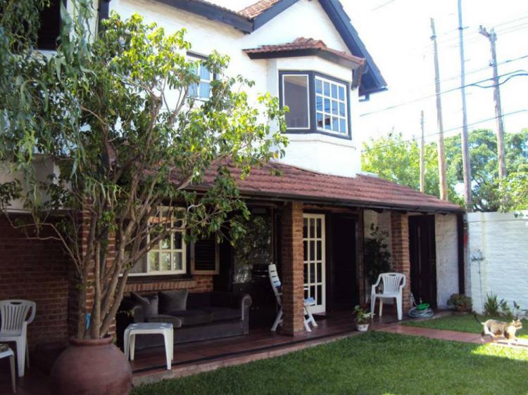 Foto Casa en Venta en Castelar, Buenos Aires - CAV84183 - BienesOnLine