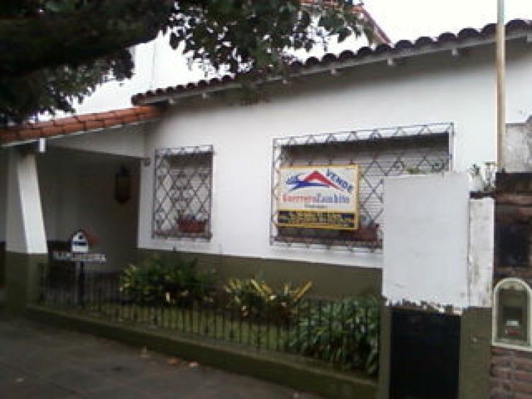 Foto Casa en Venta en Castelar, Buenos Aires - U$D 220.000 - CAV84464 - BienesOnLine