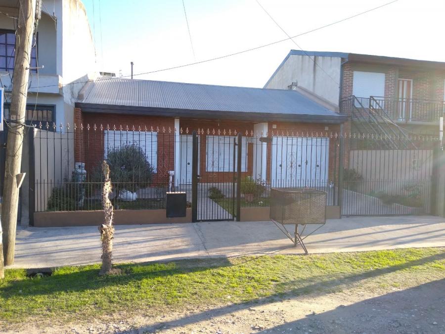 Foto Casa en Venta en Burzaco, Buenos Aires - U$D 53.000 - CAV111395 - BienesOnLine