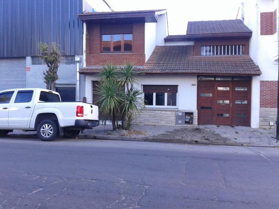 Foto Casa en Venta en Sarmiento, Mar del Plata, Buenos Aires - U$D 180.000 - CAV101271 - BienesOnLine