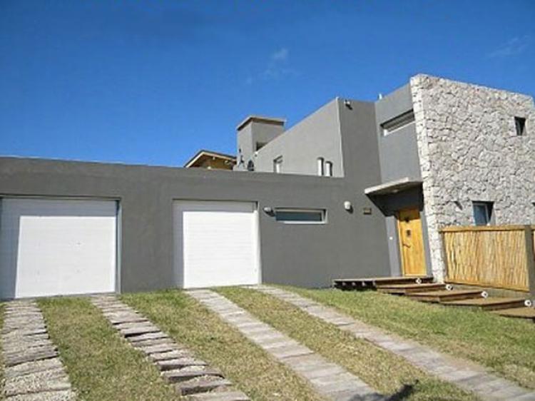 Foto Casa en Alquiler por temporada en Villa Gesell, Buenos Aires - $ 3.200 - CAT68409 - BienesOnLine