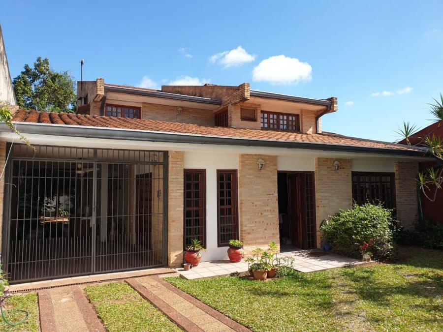 Foto Casa en Venta en Pettirossi, Pettirossi, Asuncin - U$D 200.000 - CAV801 - BienesOnLine