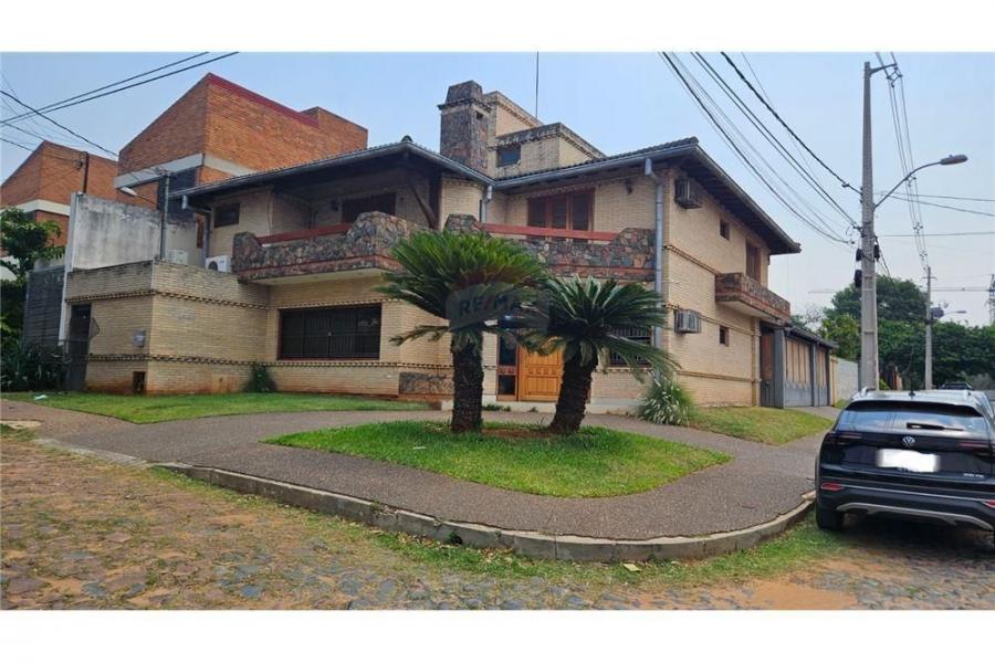 Foto Casa en Venta en Las Lomas (Carmelitas), Asuncin - U$D 520.000 - CAV2035 - BienesOnLine