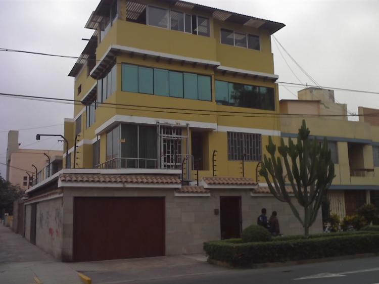 Foto Chalet en Venta en San Miguel, San Miguel, Lima - U$D 330.000 - CHV5673 - BienesOnLine