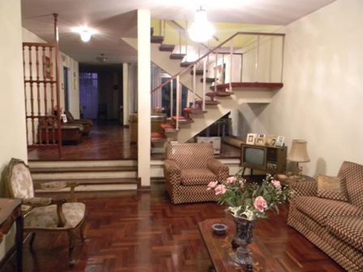 Foto Casa en Venta en Los Tulipanes, alt. 27 Av. Benavides, Miraflores, Lima - U$D 600.000 - CAV7497 - BienesOnLine