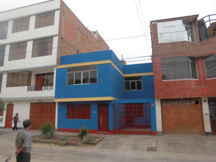 Foto Casa en Venta en San Martin De Porres, Lima - U$D 209.000 - CAV17685 - BienesOnLine