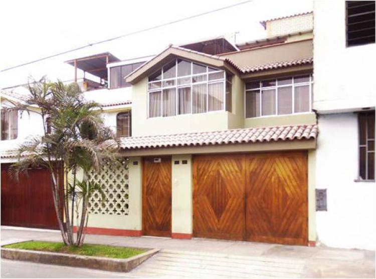 Foto Casa en Venta en Ate Vitarte, Lima, Lima - U$D 350.000 - CAV11015 - BienesOnLine