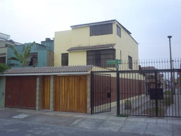 Foto Casa en Venta en Urb. Sagitario, Santiago de Surco, Lima - U$D 140.000 - CAV1526 - BienesOnLine