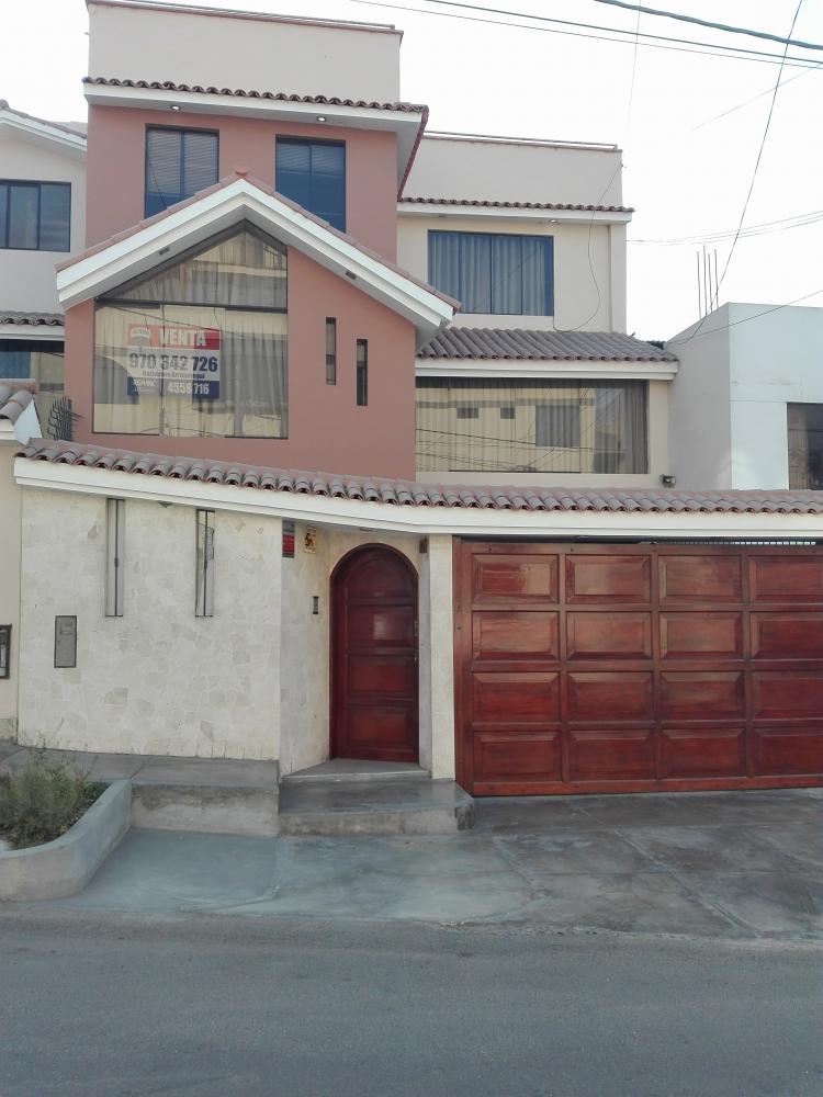 Casa en Venta en la molina, La Molina, Lima UD 380.000 CAV24008