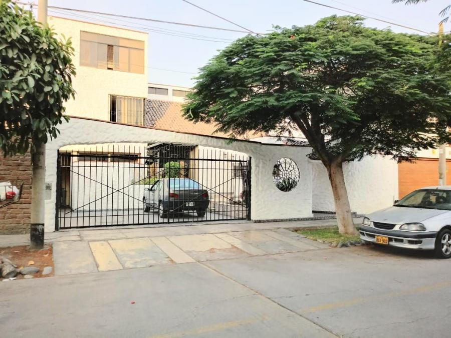 Foto Casa en Venta en La Molina, Lima, Lima - U$D 550.000 - CAV28496 - BienesOnLine