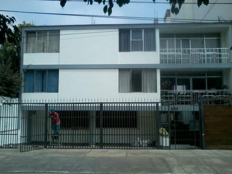 Foto Casa en Venta en Miraflores, Miraflores, Lima - $ 1.062.000 - CAV14689 - BienesOnLine