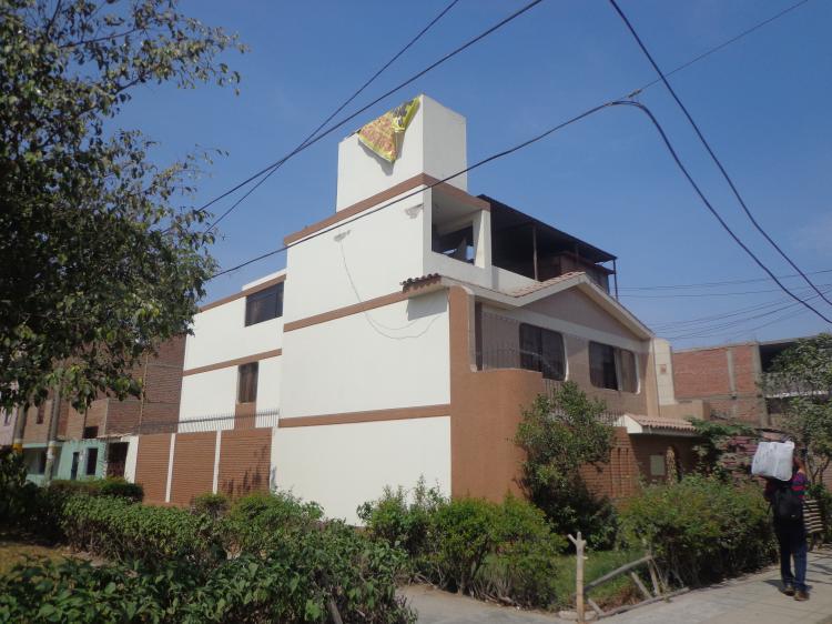 Foto Edificio en Venta en Comas, Lima - U$D 180.000 - EDV26287 - BienesOnLine