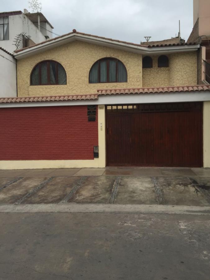 Foto Casa en Venta en Santiago de Surco, Santiago De Surco, Lima - U$D 350.000 - CAV27187 - BienesOnLine