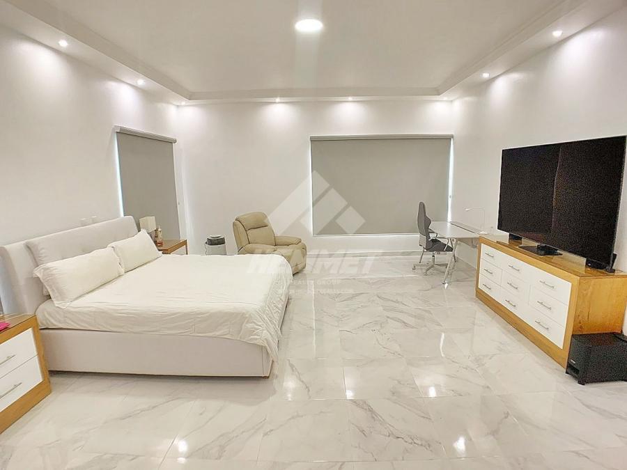 Home in Metric Way