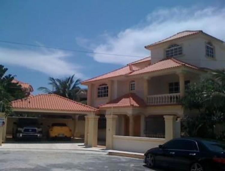 Foto Casa en Venta en Santo Domingo Este, Santo Domingo - $ 16.000.000 - CAV474 - BienesOnLine
