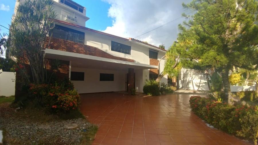 Foto Casa en Alquiler en Los Cacicazgos, Santo Domingo Este, Santo Domingo - U$D 2.500 - CAA9599 - BienesOnLine