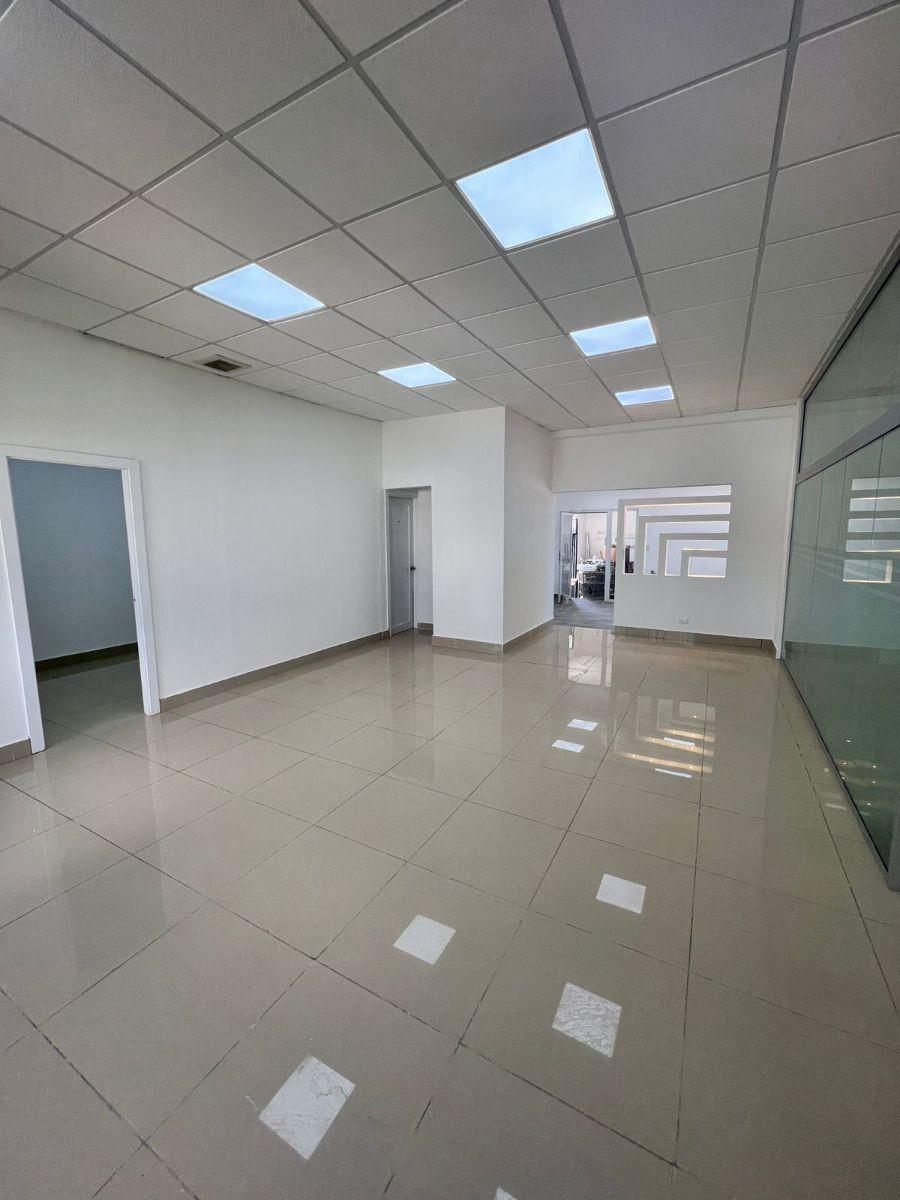 Foto Oficina en Alquiler en Bella Vista, Distrito Nacional - U$D 2.200 - OFA53222 - BienesOnLine