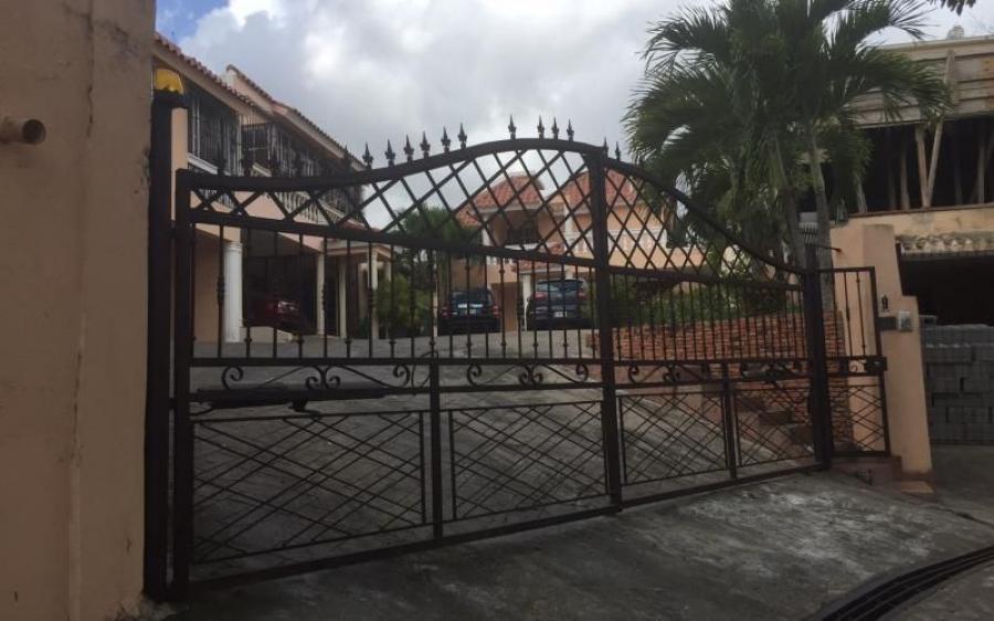 Foto Casa en Venta en ARROYO HONDO II, Santo Domingo - U$D 255.000 - CAV26432 - BienesOnLine