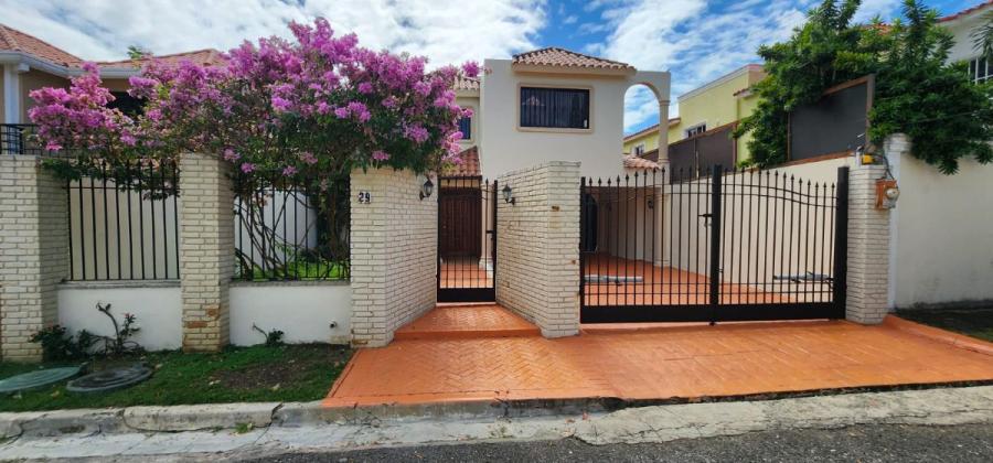 Foto Casa en Venta en Arroyo Hondo III, Santo Domingo Oeste, Santo Domingo - $ 2.200.000 - CAV60060 - BienesOnLine
