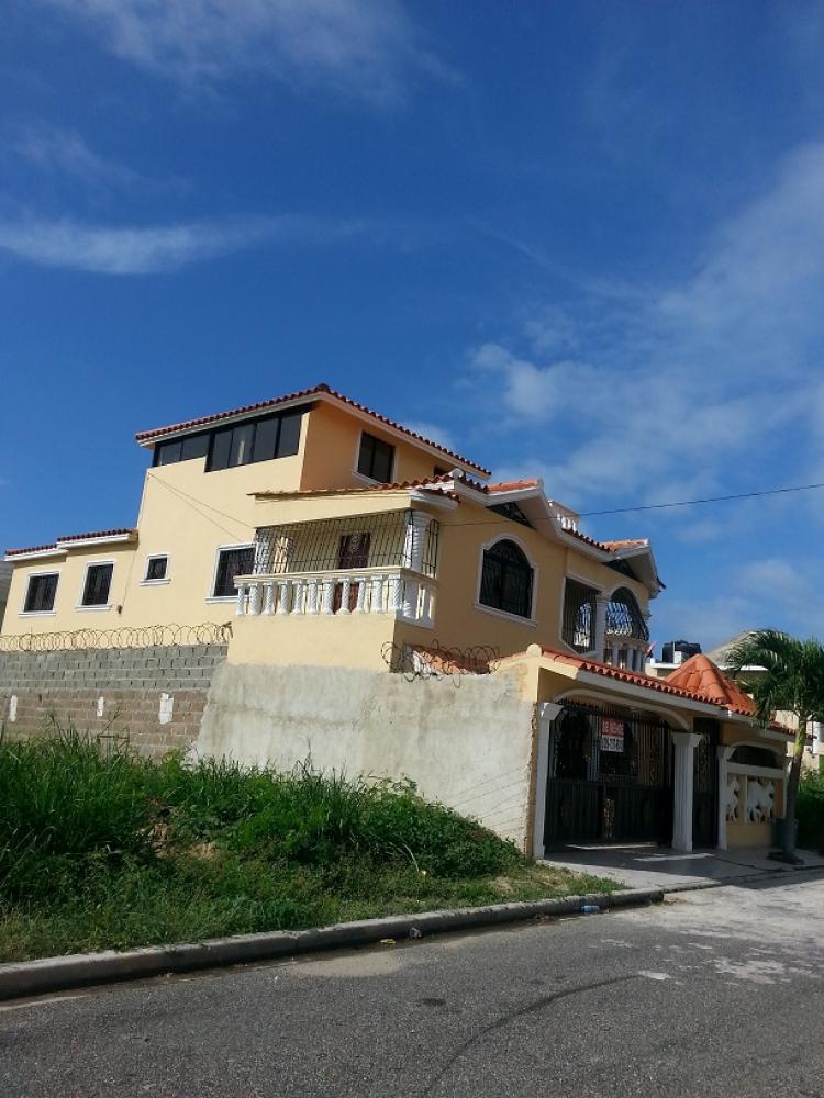 Foto Casa en Venta en Santo Domingo Este, Santo Domingo - $ 12.000.000 - CAV1031 - BienesOnLine