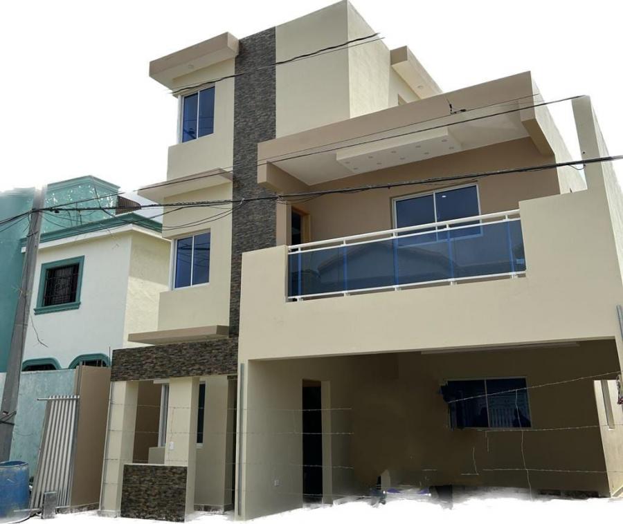 Foto Casa en Venta en Santo Domingo Este, Santo Domingo - $ 12.700.000 - CAV33049 - BienesOnLine