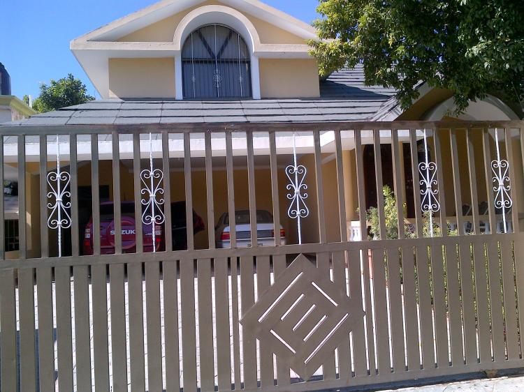 Foto Casa en Alquiler en Residencial Alameda, Santo Domingo Oeste, Santo Domingo - U$D 3.300 - CAA611 - BienesOnLine