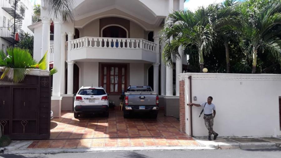 Foto Casa en Venta en Santo Domingo Este, Santo Domingo - U$D 400.000 - CAV17735 - BienesOnLine