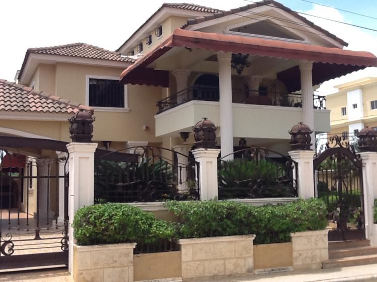 Foto Casa en Venta en Tropical del Este, Santo Domingo Este, Santo Domingo - $ 14.000.000 - CAV989 - BienesOnLine
