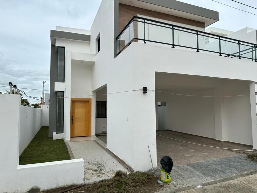 Foto Casa en Venta en Brisa Oriental, Santo Domingo Este, Santo Domingo - $ 10.500.000 - CAV55834 - BienesOnLine