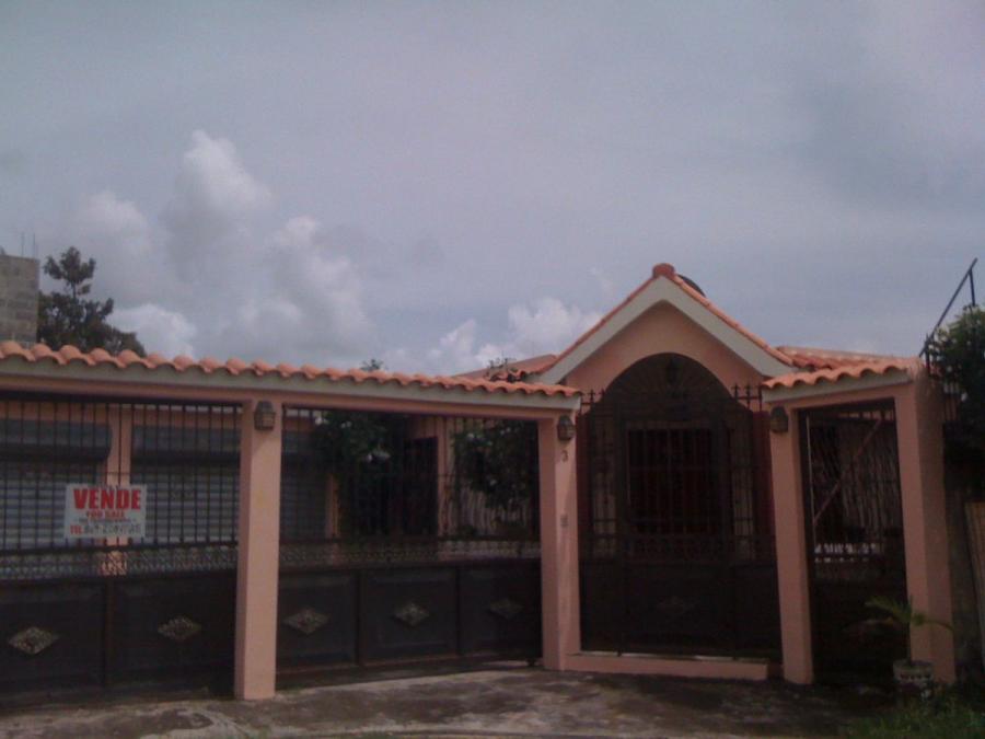 Foto Casa en Venta en Residencial Regina, Santo Domingo Este, Santo Domingo - $ 6.000.000 - CAV23454 - BienesOnLine