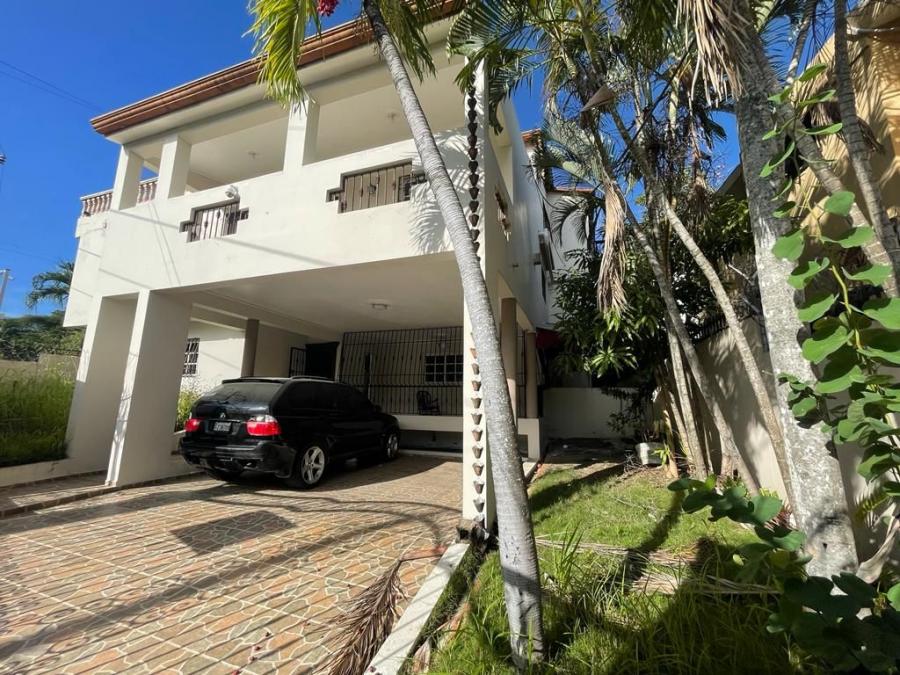 Foto Casa en Venta en Santiago de los Caballeros, Santiago - U$D 400.000 - CAV33881 - BienesOnLine