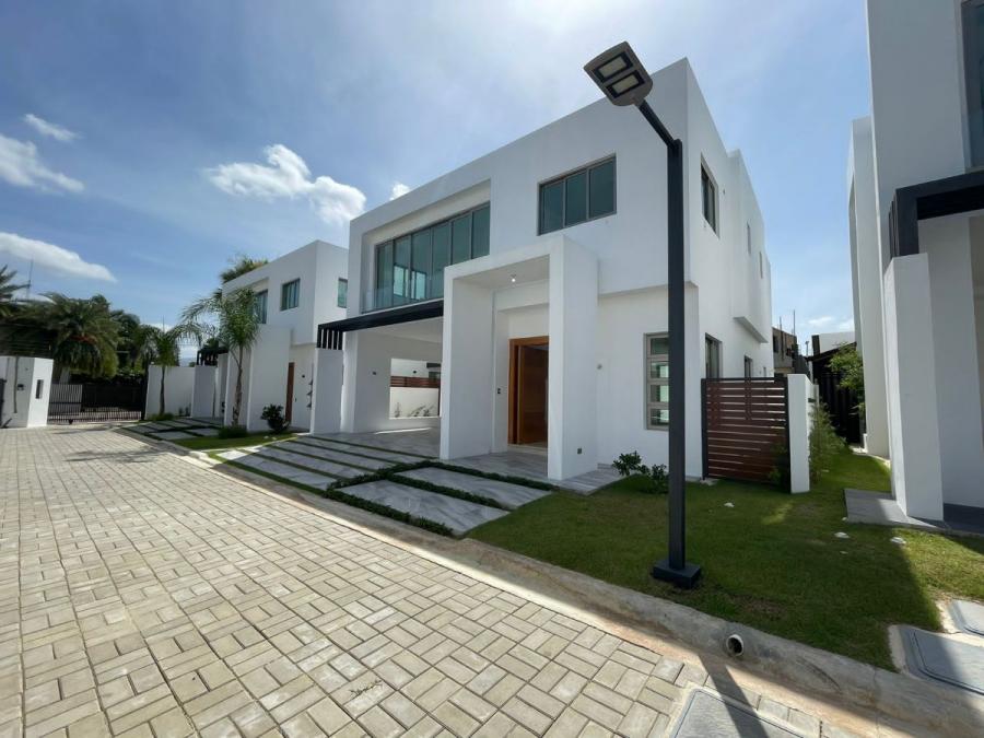 Foto Casa en Venta en Santiago de los Caballeros, Santiago - U$D 430.000 - CAV32169 - BienesOnLine