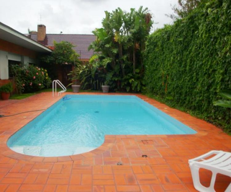 Foto Casa en Venta en Carrasco, Montevideo, Montevideo - U$D 640.000 - CAV2979 - BienesOnLine