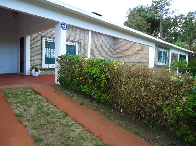 Foto Casa en Alquiler por temporada en El Pinar, Canelones - U$D 2.500 - CAT2971 - BienesOnLine