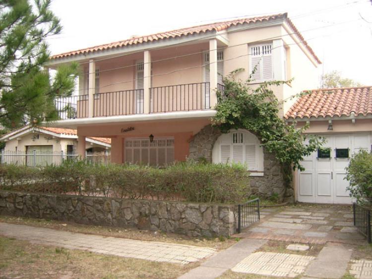 Foto Casa en Venta en Centro, Atlantida, Canelones - U$D 170.000 - CAV1371 - BienesOnLine