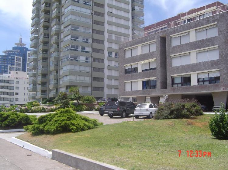 Foto Apartamento en Alquiler por temporada en playa mansa, Punta del Este, Maldonado - U$D 100 - APT880 - BienesOnLine