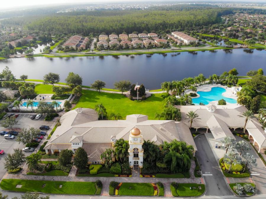 Fotos de Disfrute esta espectacular y espaciosa casa en Village Walk