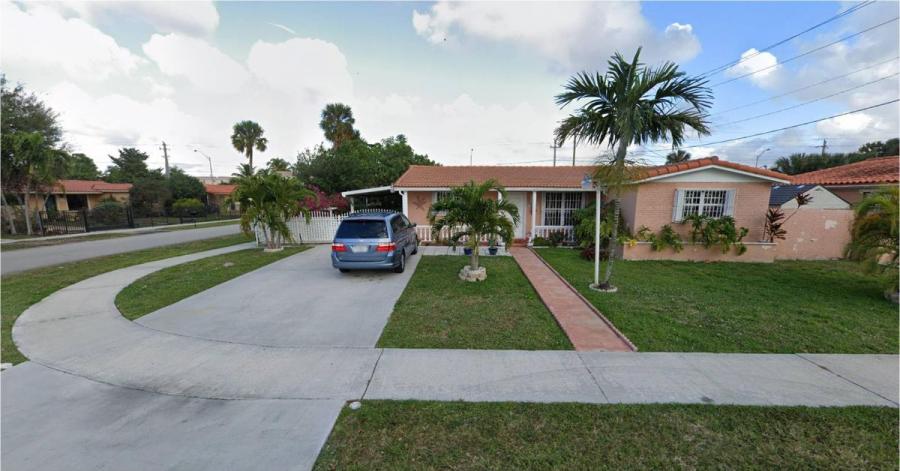 Foto Casa en Venta en Hialeah, Florida - U$D 589.000 - CAV3093 - BienesOnLine