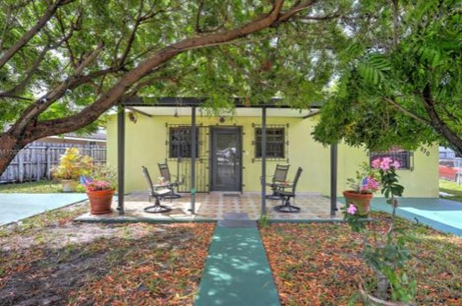 Foto Casa en Venta en Hialeah, Florida - U$D 409.000 - CAV3077 - BienesOnLine
