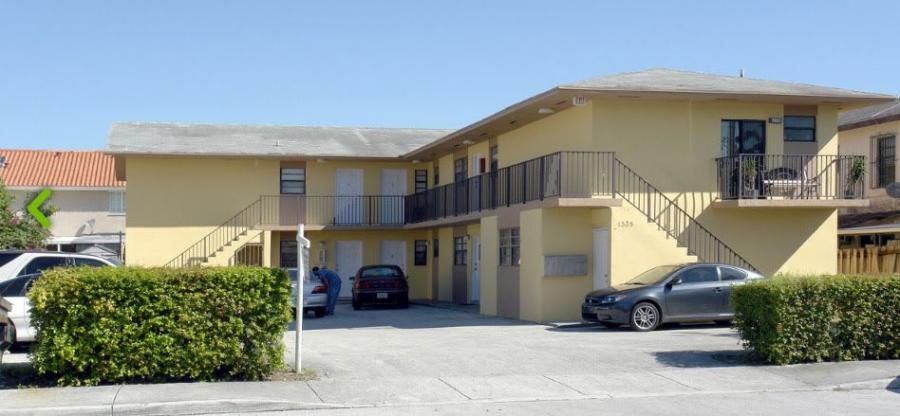 Foto Edificio en Venta en Hialeah, Florida - U$D 1.550.000 - EDV3063 - BienesOnLine