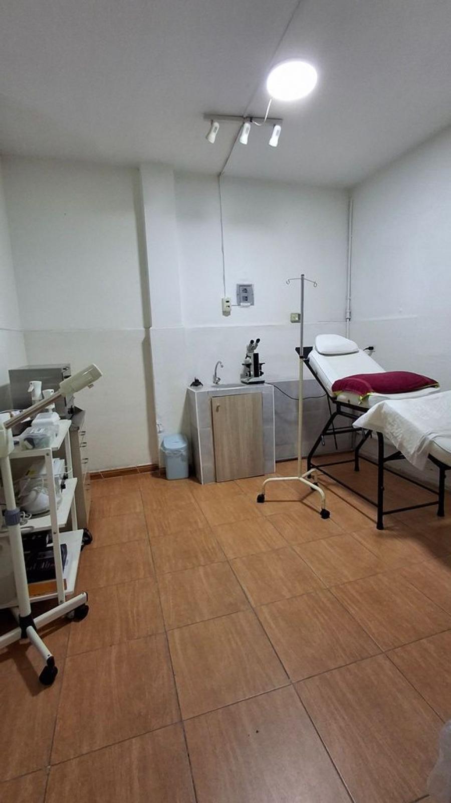 Foto Local en Alquiler en El Marqués, Sucre, Distrito Federal - U$D 500 - LOA270855 - BienesOnLine