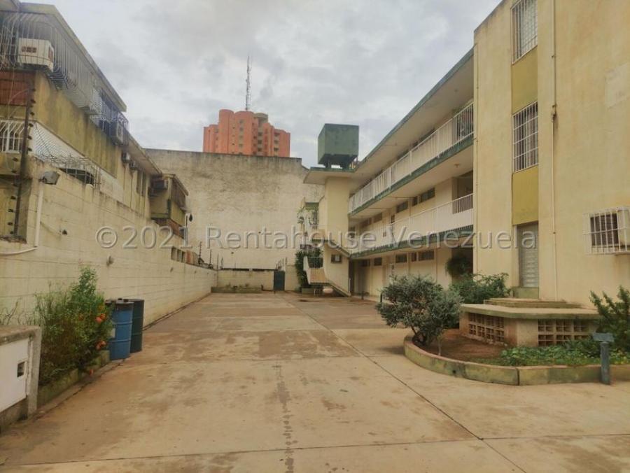 Foto 23-19152  Venta de Apartamento urb paraiso ..Karem Bernal 