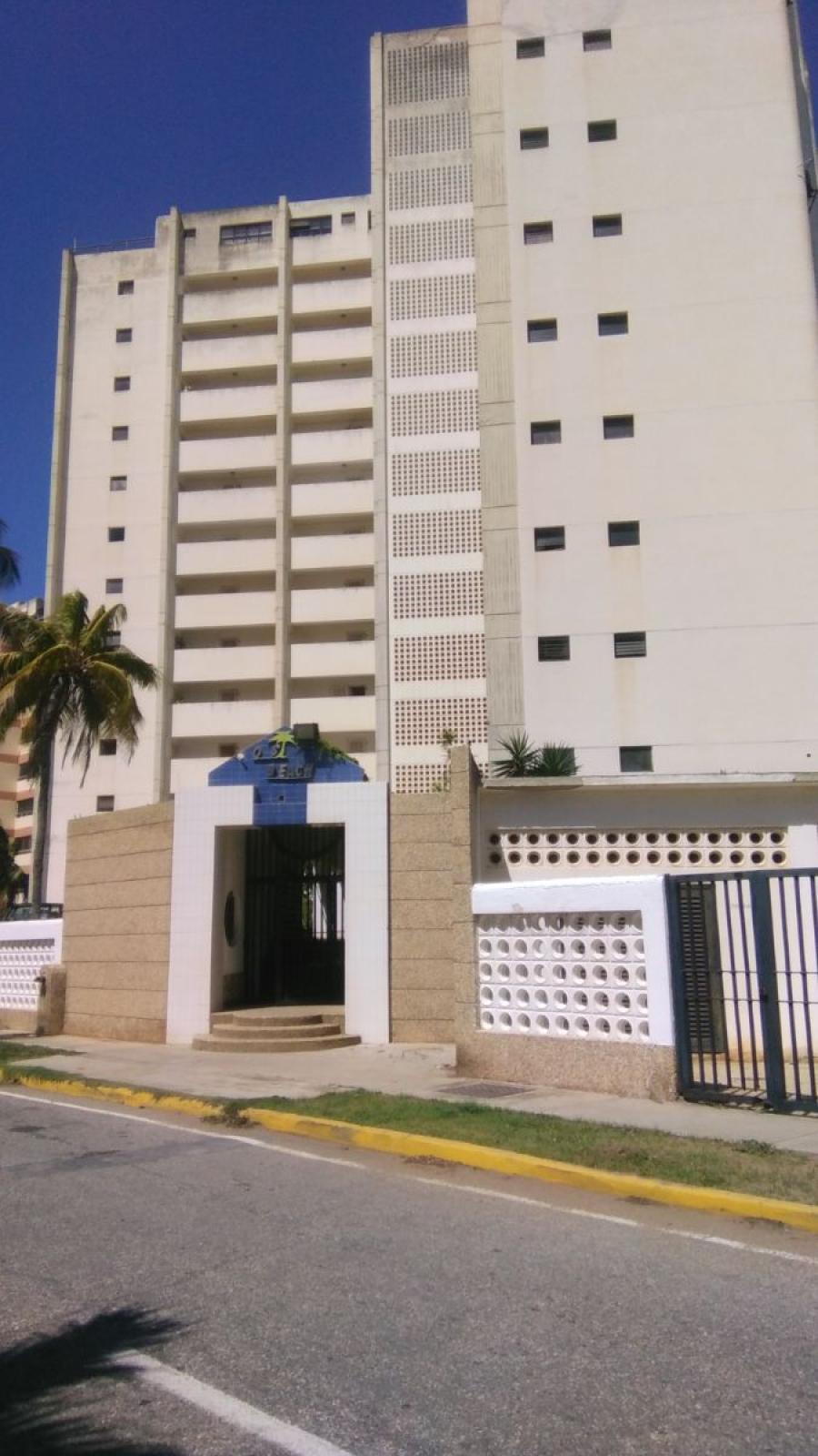 Foto Apartamento en Alquiler en Utimare, Playa grande, Vargas - U$D 250 - APA170715 - BienesOnLine
