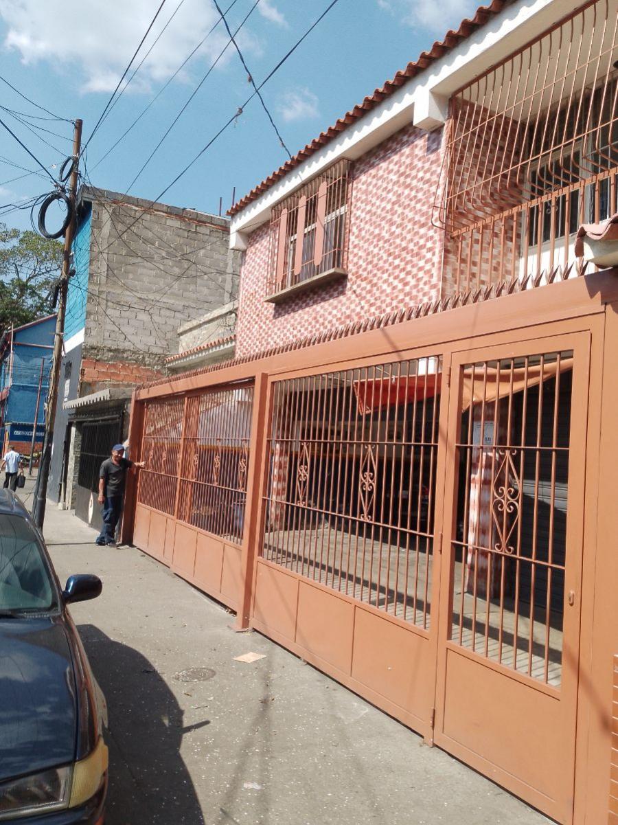 Foto Local en Alquiler en El Cementerio, Santa Rosala, Distrito Federal - U$D 500 - LOA221090 - BienesOnLine