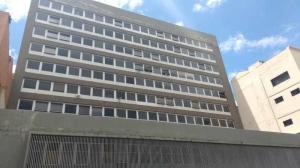Alquilo funcional oficina de 40 metros cuadrados en el centro de Caracas